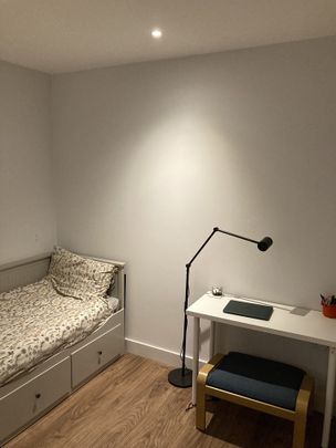 Room in a Shared Flat, Smiths Yard, M4 - Photo 1