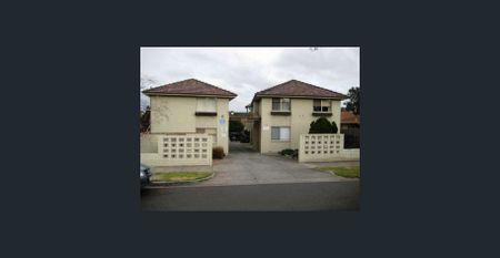 Fully renovated one bedroom - Photo 2