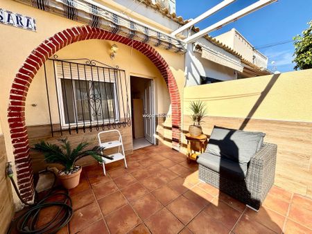 Villa in Torrevieja, Playa de los Locos, for rent - Photo 2