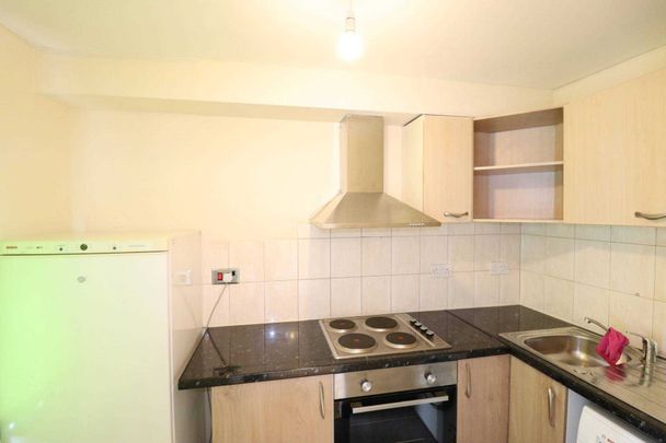 Dashwood Avenue, High Wycombe - Photo 1