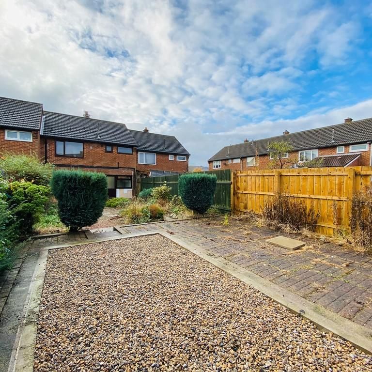 3 bedroom terraced house to rent - Photo 1