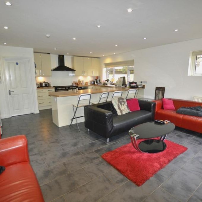 1 bedroom in a house share to rent - Photo 1