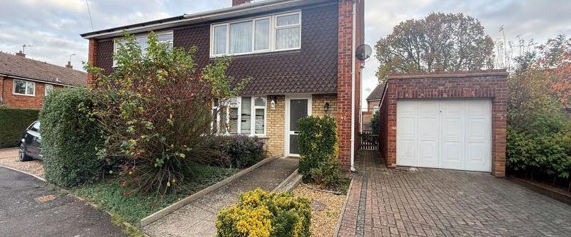 3 bedroom semi-detached house to rent - Photo 1