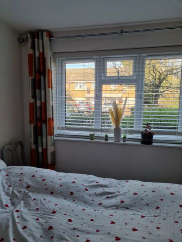 Room in a Shared Flat, Madderfields Court, N11 - Photo 4