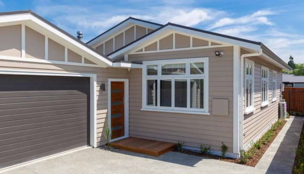 Stunning Renovated Three bedroom Villa - Photo 1