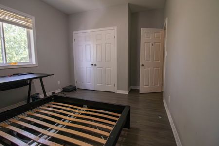 **ALL UTILITIES INCLUDED** Student Room For Rent in St. Catharines!! - Photo 2