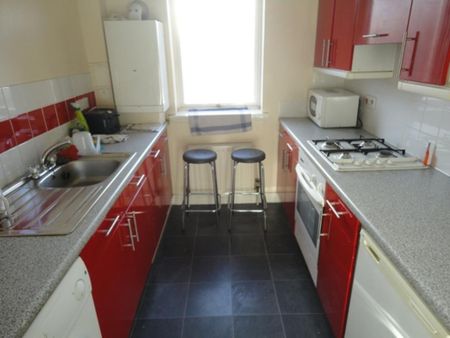 2 bedroom apartment to rent - Photo 4