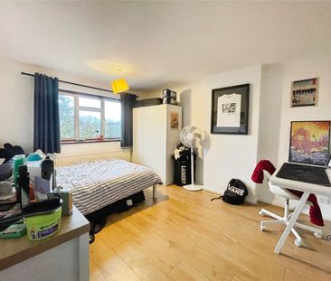 Nobles Way, Egham, Surrey, TW20 9RJ - Photo 3