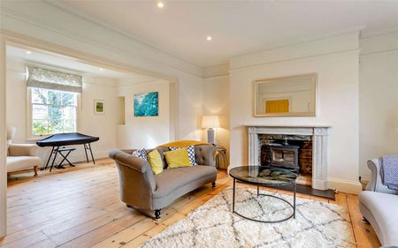 An impressive three storey Grade II listed Georgian town house in a prime central city location. - Photo 3