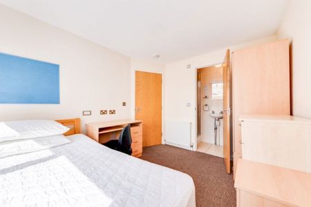 £822 p/w (£3,562 pcm) - Photo 5