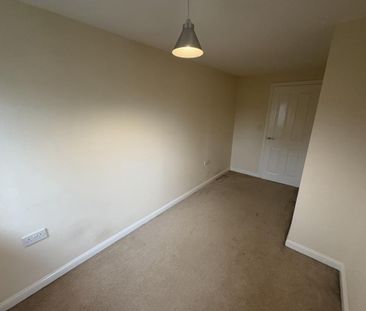 2 bedroom end of terrace house to rent - Photo 2