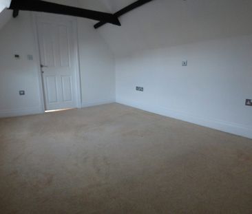 Flat to rent on - Photo 1