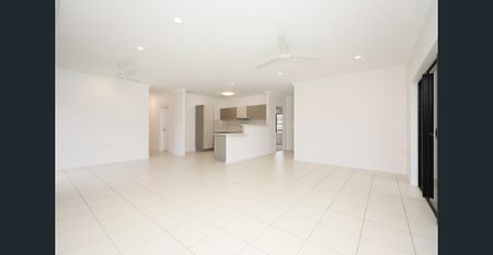 Beautifully Refurbished Family Home – Available Now! - Photo 2