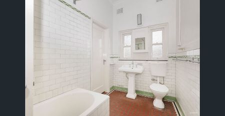 CLASSIC BRICK BEAUTY IN A CENTRAL MAITLAND LOCATION - Photo 4