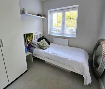4 bedroom semi-detached house to rent - Photo 2