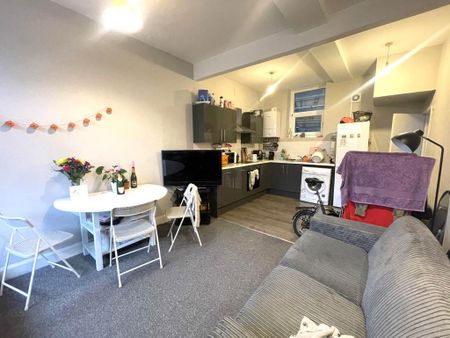 4 bedroom terraced house to rent - Photo 3