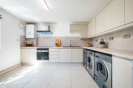 6 bedroom house to rent - Photo 2