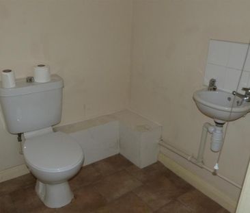 2 bedroom townhouse to rent - Photo 6