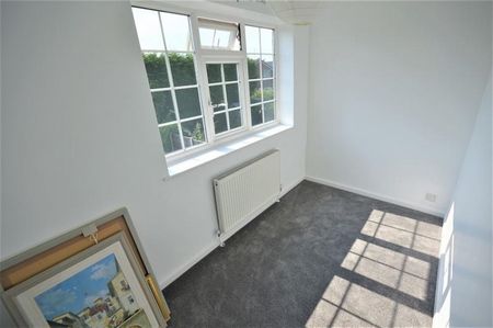 4 Bedroom Link Detached To Let - Photo 4