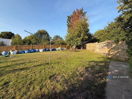 Studio to rent - Photo 5