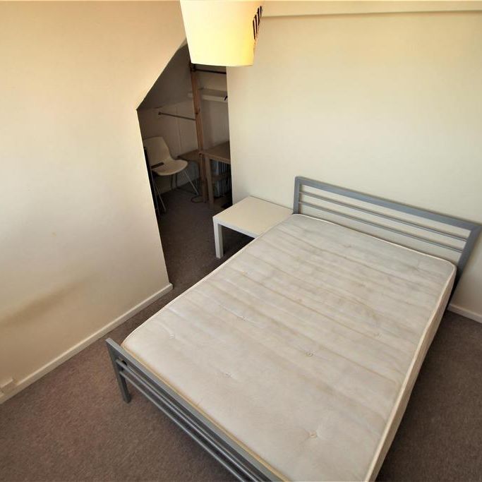 1 bedroom in a house share to rent - Photo 1