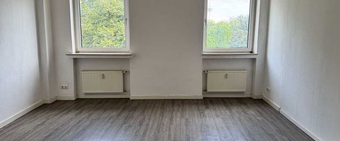 Helle 4-Zimmer-Wohnung zentral in Essen-Frohnhausen! - Photo 1