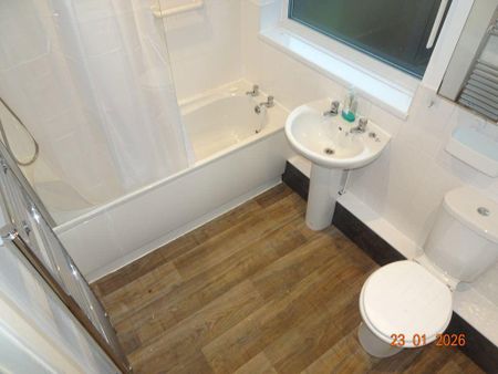 3 bedroom semi-detached house to rent - Photo 4