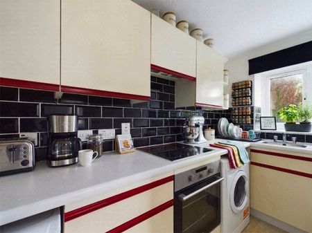 1 bedroom House in Corfe Place, Maidenhead - Photo 4