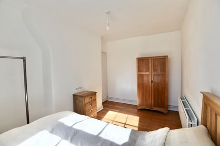 Flat to rent - Green Hundred Road, London, SE15 - Photo 3