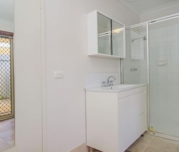 Well Located Modern 2 x 1 Fully Furnished Unit - Photo 6
