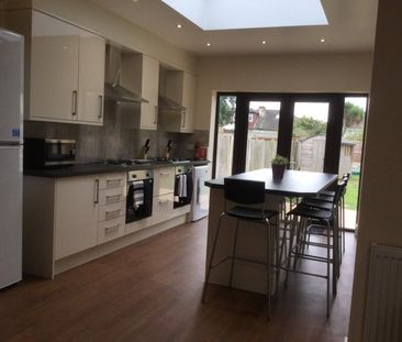 Granton Avenue 4 - Photo 6