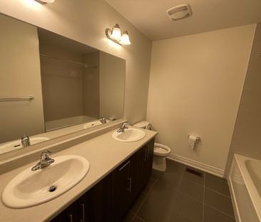 For Lease - 2 Festival Court, East Gwillimbury, Ontario - Photo 6