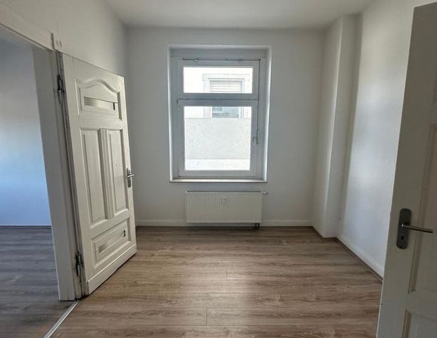 Charmante 2- Zimmer Altbauwohnung in Bahnhofsnähe zu vermieten! - Photo 1