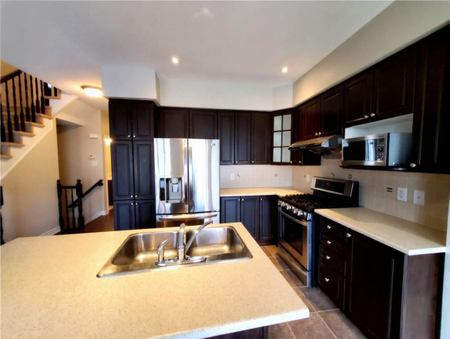 For Lease - 211 JERSEY TEA Circle, Blossom Park - Airport and Area, Ontario - Photo 3