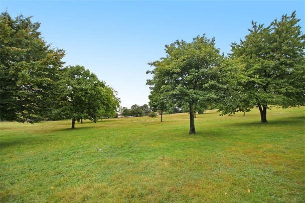 Snowdon Drive, Kingbury, NW9 - Photo 1