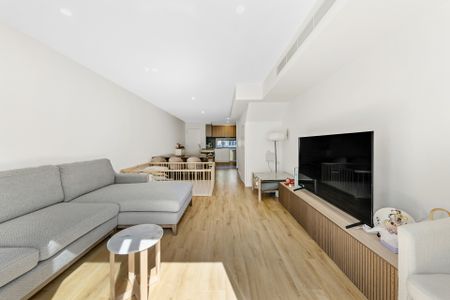 Stylish Townhouse In O'Connor - Photo 3