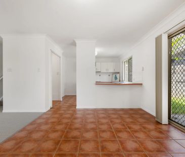 Contemporary 3-Bedroom Townhouse with Ensuite & Courtyard - Photo 2