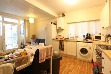 3 bedroom terraced house to rent - Photo 3