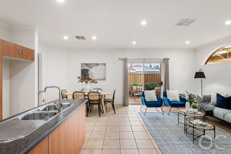 Open the Door to Effortless Living in Mile End - Photo 2