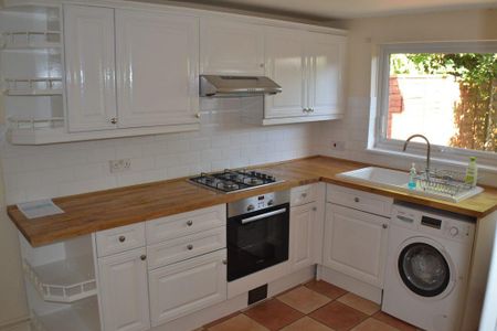 3 bedroom semi-detached house to rent - Photo 5