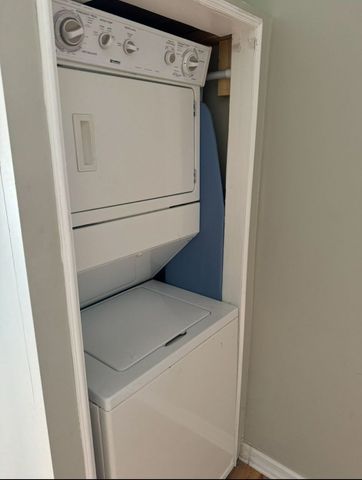 484 Gladstone - Photo 3