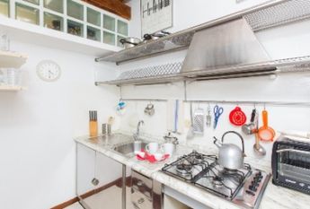 Center-Popolo: Modern, renovated 1 Bedroom, bath, kitchen. Parquet floors, bright, silent, located in beautiful villa near center, park, transport. Ref 847