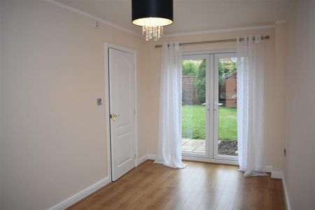 3 bedroom mews to rent - Photo 3