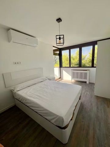 Calle de Alcalá, Madrid, Community of Madrid 28022 - Foto 2