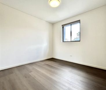 Ultra-modern two-bedroom apartment in central Burwood location - Photo 1