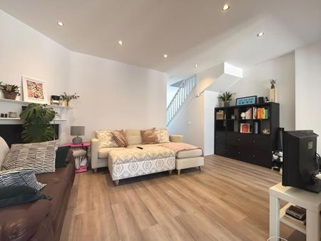 6 bedroom terraced house to rent - Photo 2