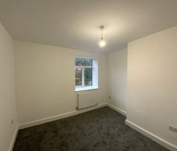 2 bedroom Flat To Let - Photo 3