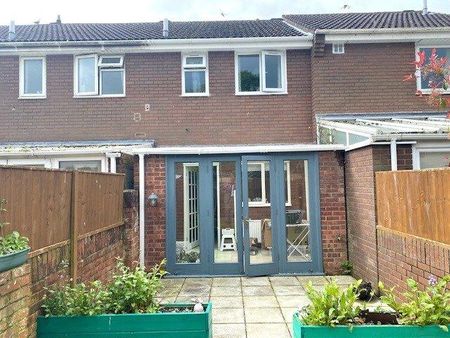 2 bedroom terraced house to rent - Photo 4