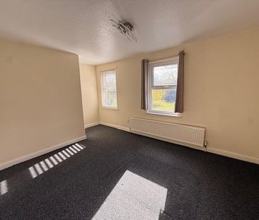 2 bedroom end of terrace house to rent - Photo 3