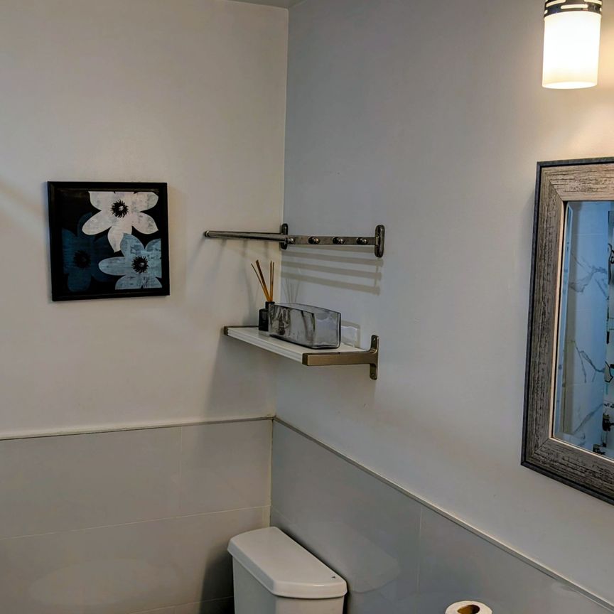 For Lease - 214 Park Lawn Road Unit# Upper, Toronto, Ontario - Photo 1